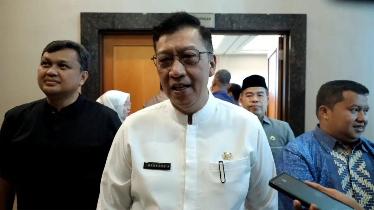 FOKUS PENDIDIKAN: Sekretaris Daerah (Sekda) Kota Tangerang Selatan, Bambang Noertjahjo menjelaskan tentang bantuan pendidikan bagi calon peserta didik yang tidak diterima di Sekolah Menengah Pertama Negeri (SMPN) dan melanjutkan pendidikan di SMP swasta pada Tahun Ajaran 2026/2027. (Foto: berita.tangerangselatankota.go.id)