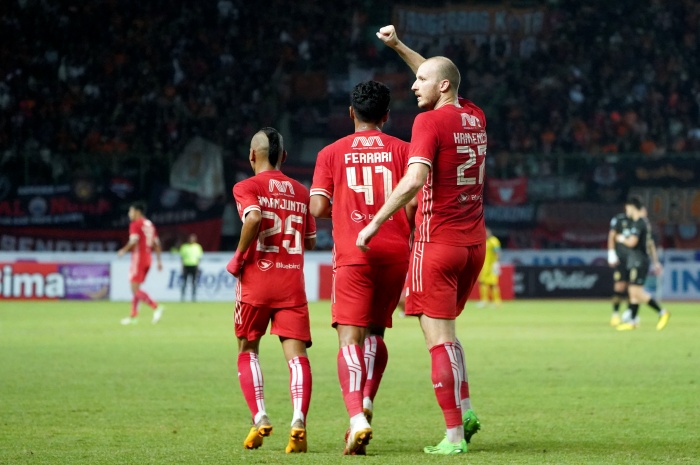 Persija Jakarta saat merayakan keberhasilan mereka atas Persib Bandung. - Image