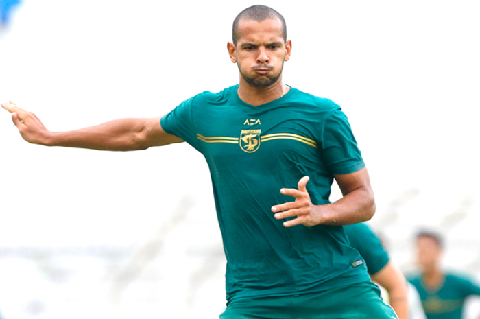 KABAR BAGUS: Leo Lelis kemarin sudah bisa berlatih normal bersama skuad Persebaya Surabaya. - Image