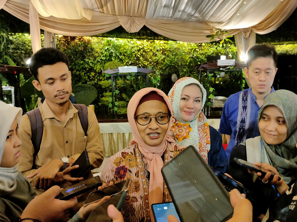 Presiden Direktur dan CEO XL Axiata Dian Siswarini mengatakan penerapan eSIM menguntungkan. - Image