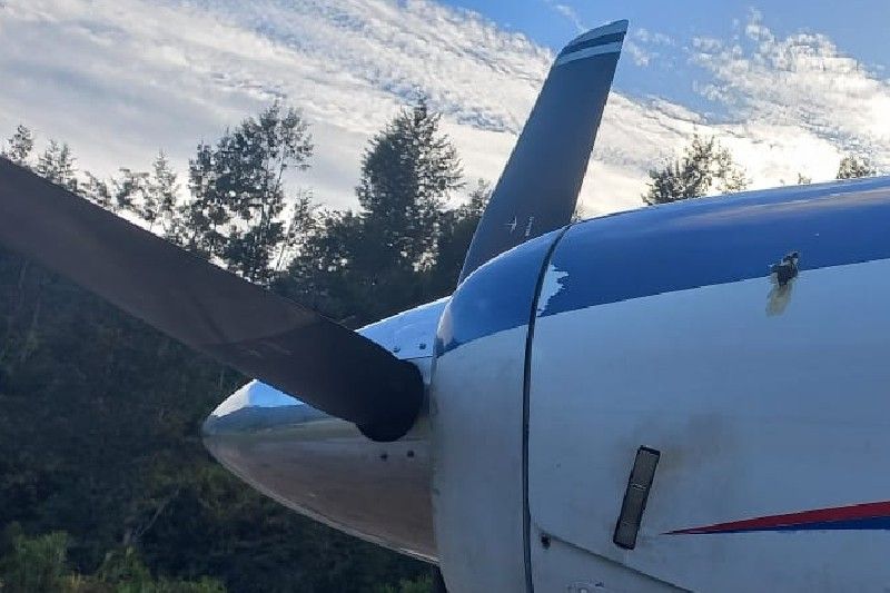 Pesawat Asian One jenis Caravan dengan kode penerbangan PK LTF, Jumat pagi ditembak KKB. ANTARA/HO/Dok Korem 173/PVB. - Image