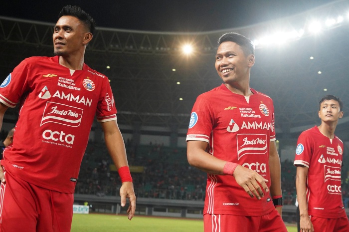 Maman Abdurahman (kiri) dan Tony Sucipto menjadi bagian dari skuad Persija saat terakhir kali main di Stadion Utama Gelora Bung Karno. - Image