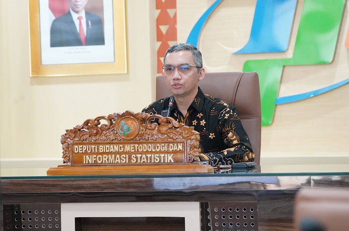 Deputi Bidang Metodologi dan Informasi Statistik BPS, Imam Machdi dalam paparannya Senin (17/4). - Image