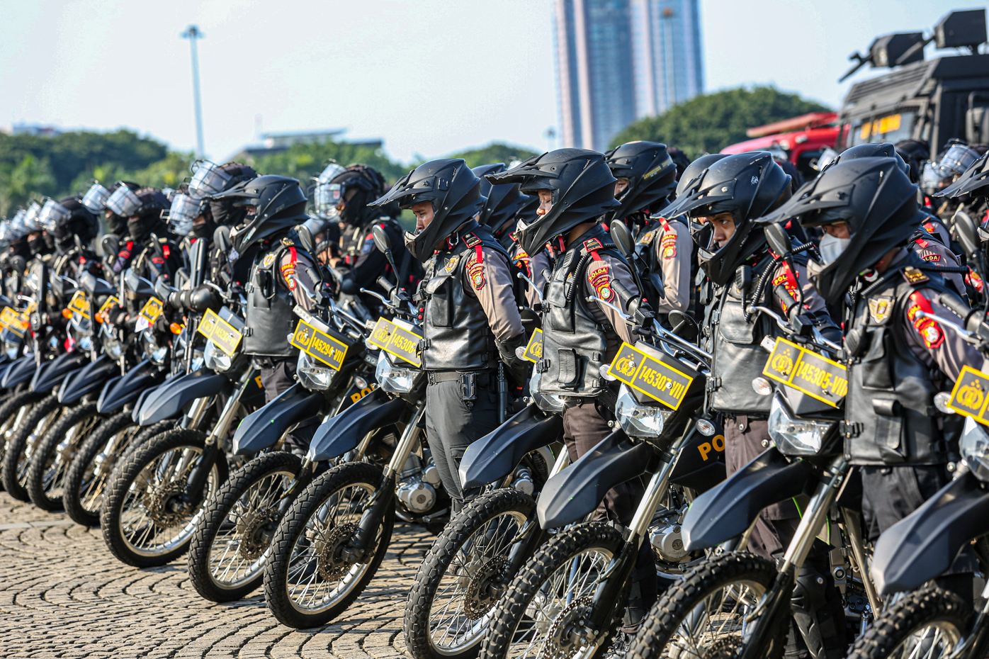 Personil gabungan mengikuti apel Gelar Pasukan Operasi Ketupat 202 di Kawasan Monas, Jakarta. Apel yang diikuti oleh 2.758 personel gabungan TNI, Polri, dan instansi terkait tersebut dalam rangka pengamanan Hari Raya Idul Fitri 1444H. FOTO:MIFTAHUL HAYAT - Image