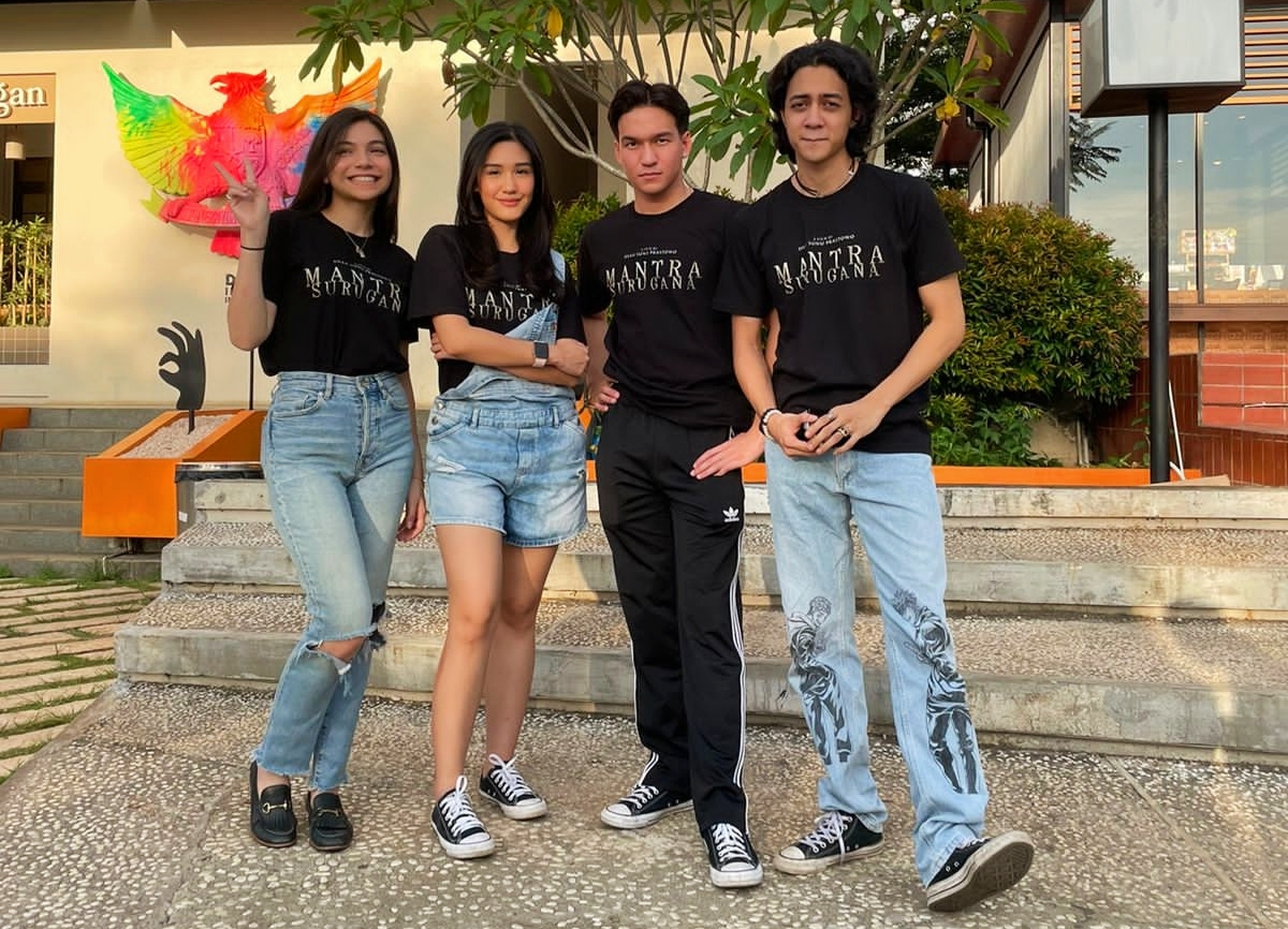 Sejumlah pemain film Mantra Surugana. Film arahan sutradara Dyan Sunu Prastowo tersebut dijadwalkan bakal tayang pada pertengahan 2023. - Image