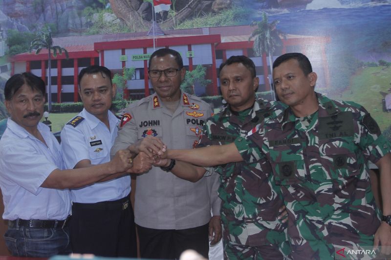 TNI dan Polri menghasilkan enam kesepakatan bersama setelah terjadinya bentrok antarpersonel kedua institusi itu di Kota Kupang, Nusa Tenggara Timur, Kamis (20/4) dini hari. - Image
