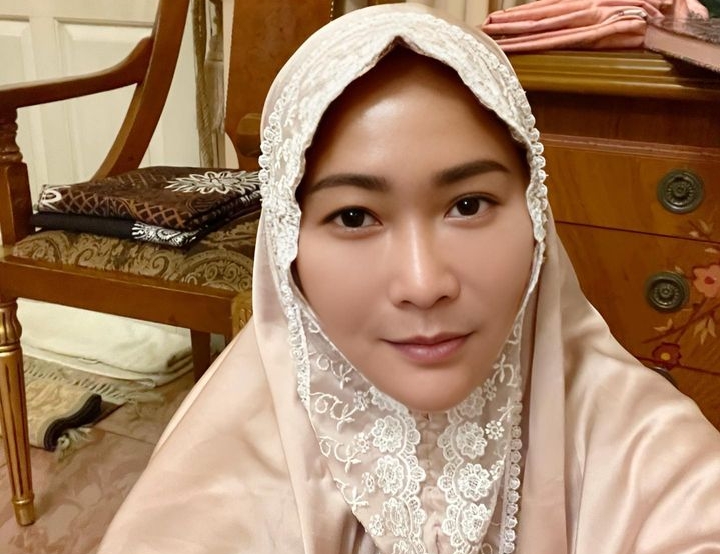 Pedangdut Inul Daratista menyampaikan pesan yang menyejukkan untuk para pengikutnya di Instagram terkait adanya perbedaan Lebaran Idul Fitri 2023. - Image
