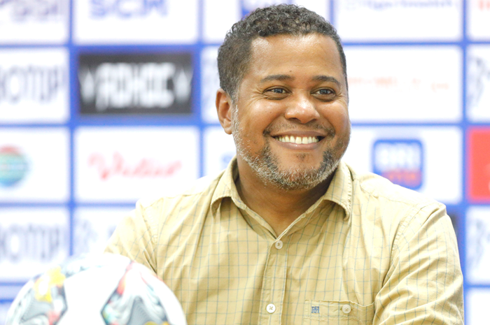 TANPA KLUB: Divaldo Alves masih betah di Kediri. Dia masih ingin melath di Liga 1 musim depan. - Image