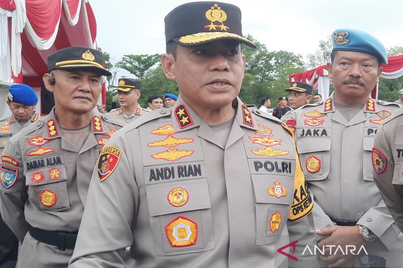 Kapolda Kalimantan Selatan Irjen Pol Andi Rian R Djajadi menegaskan agar anggotanya segera menangkap enam tahanan yang kabur dari rumah tahanan (Rutan) Polres Tapin. - Image