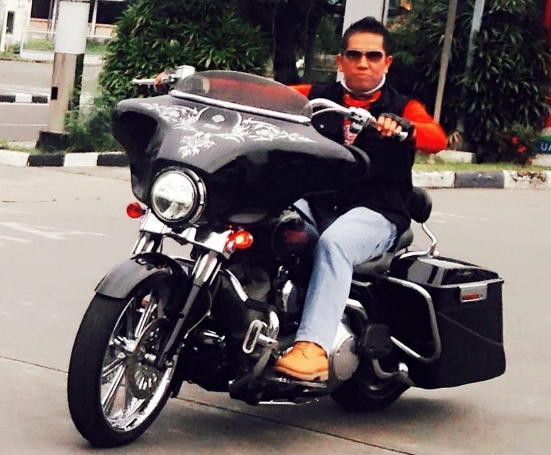 Tangkapan layar salah satu unggahan di akun Instagram AKBP Achiruddin Hasibuan yang menampakkan dia sedang mengendarai motor Harley-Davidson Street Glide - Image