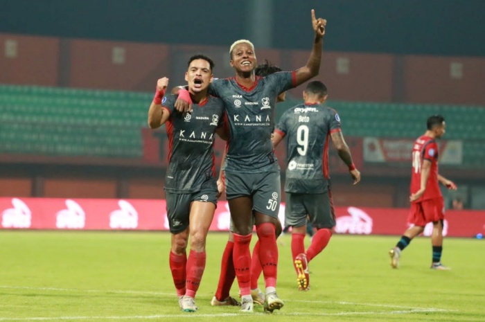 Madura United terkesan santai dalam pembentukan skuad menghadapi kompetisi musim depan. - Image