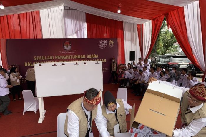 Ilustrasi kegiatan simulasi penghitungan suara Pemilu 2024 di Kota Palembang. - Image