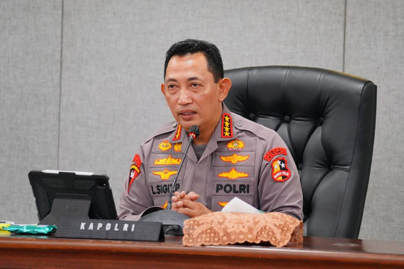 Kapolri Jenderal Listyo Sigit Prabowo saat video conference dengan seluruh jajarannya. - Image