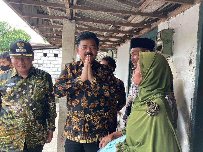 Menteri Agraria dan Tata Ruang/Badan Pertanahan Nasional (ATR/BPN) Hadi Tjahjanto kunjungan kerja ke Lamongan. - Image