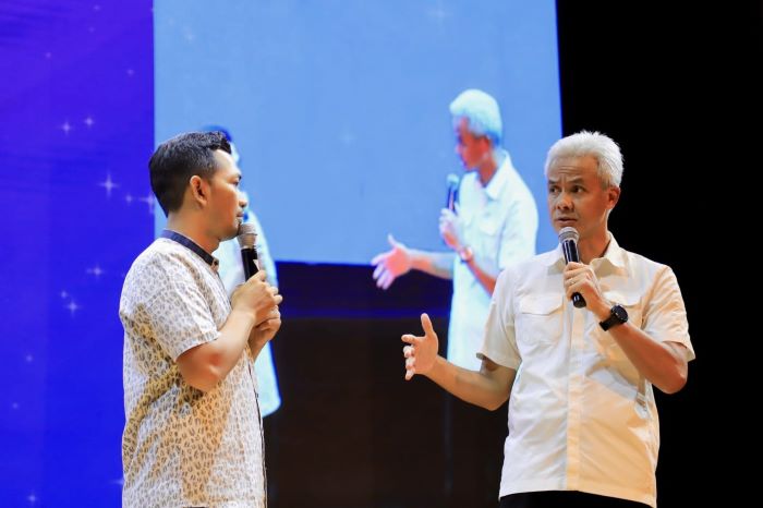 Ganjar memberikan tips kepada UMKM Kota Surabaya agar usahanya semakin berkembang. - Image