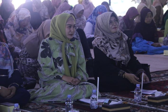 TP PKK Kabupaten Sidoarjo perkuat ukhuwah Islamiyah dan silaturahmi dengan halalbihalal yang diikuti anggota PKK, Senin (8/5). - Image
