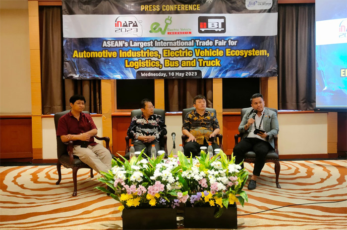 Jumpa pers GEM akan kembali menggelar event pameran suku cadang otomotif terbesar se-ASEAN. (RianAlfianto/JawaPos.com). - Image