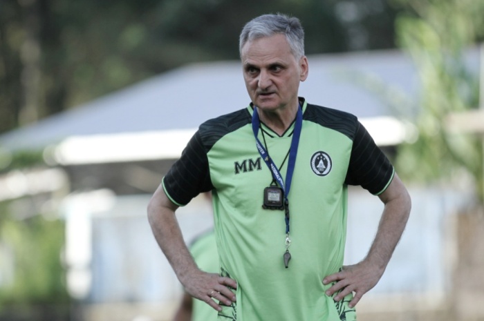 Marian Mihail telah memimpin skuad PSS Sleman menjalani latihan perdana. Dia pun tak sabar segera membawa Super Elang Jawa menjadi tim kompetitif musim depan. - Image