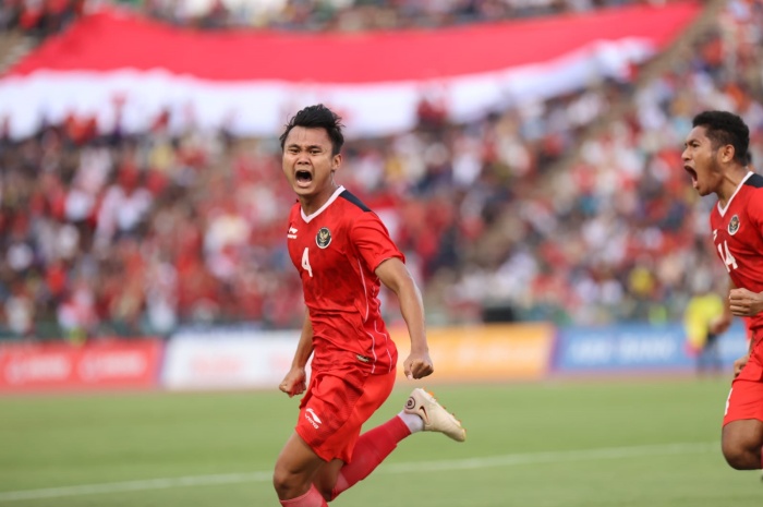 Komang Teguh Trisnanda Putra (4) merayakan golnya ke gawang Vietnam di Olympic Stadium, Sabtu (13/5). Timnas Indonesia U-22 akan bertemu Thailand U-22 di final sepak bola SEA Games, Selasa (16/5). - Image