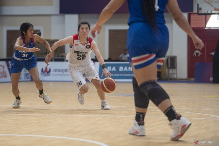 Timnas basket putri Indonesia meraih kemenangan sempurna alias tak terkalahkan di SEA Games 2023. Merah Putih menang 100-54 atas Kamboja di laga terakhir. - Image