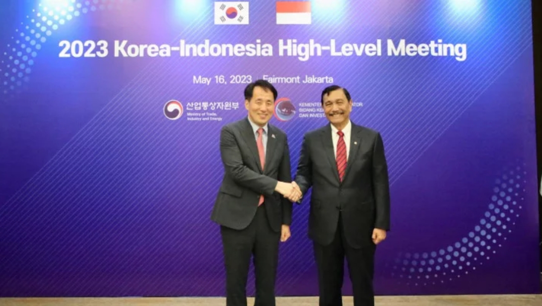 Menko Marves Luhut Binsar Pandjaitan dan Wakil Menteri Perdagangan, Industri, dan Energi Republik Korea Y. M. Jang Young Jin. - Image