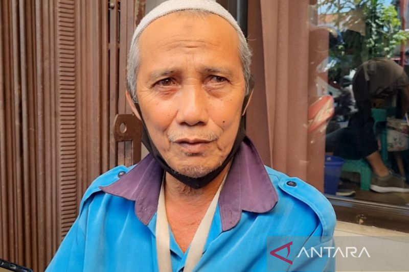 Sri Suharto ditemui di sela pekerjaan di Solo, Rabu (17/5/2023). ANTARA/Aris Wasita - Image