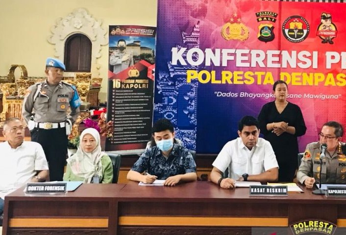 Polda Bali memberi keterangan pers hasil otopsi jenazah dua WNA Tiongkok yang ditemukan meninggal dunia. - Image