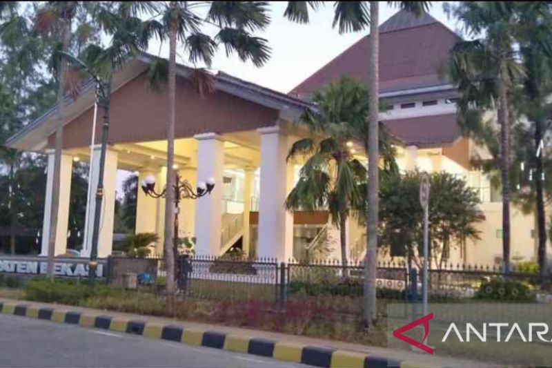 Gedung DPRD Kabupaten Bekasi, Jawa Barat di komplek perkantoran Pemerintah Kabupaten Bekasi, Desa Sukamahi, Kecamatan Cikarang Pusat. - Image