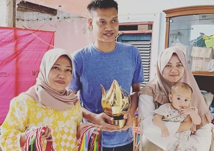 Pegiat pendidikan dan sosial, Sekarwati menemui Kurnia Meiga Hermansyah. (Istimewa) - Image