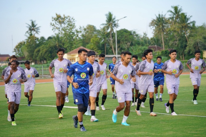 Pemain Barito Putera menjalani latihan dan memilih Yogyakarta sebagai persiapan menyambut Liga 1 musim depan. - Image