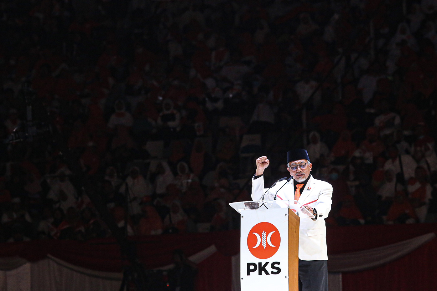 Presiden PKS Ahmad Syaikhu memberikan sambutan Bakal capres Koalisi Perubahan untuk Persatuan, Anies Basweda menyampaikan pidato politik pada acara perayaan Milad PKS ke-21 di Istora Senayan, Jakarta, Sabtu (20/5/2023). Tema Milad 21 PKS kali ini adalah - Image