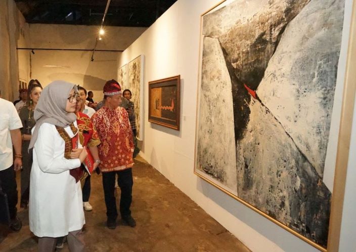 Pameran ArtOs Nusantara digelar selama 9 hari (20-28 Mei), di gedung tua Pantai Marina Boom Banyuwangi. - Image