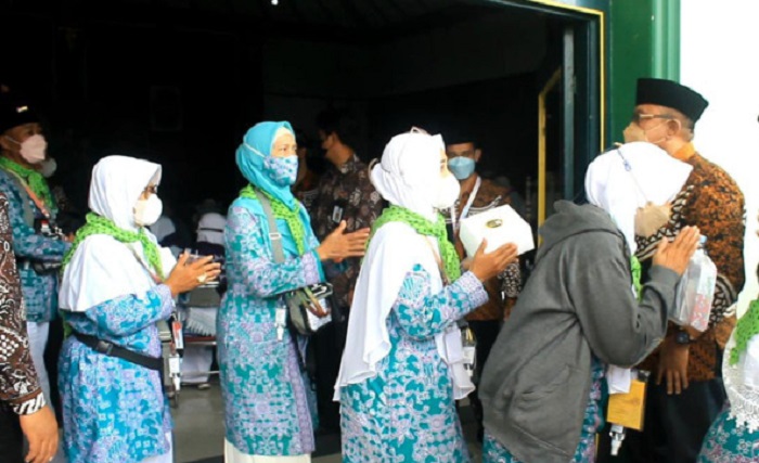 Momen pelepasan jamaah calon haji asal Jogjakarta yang dilakukan di Balai Kota. - Image