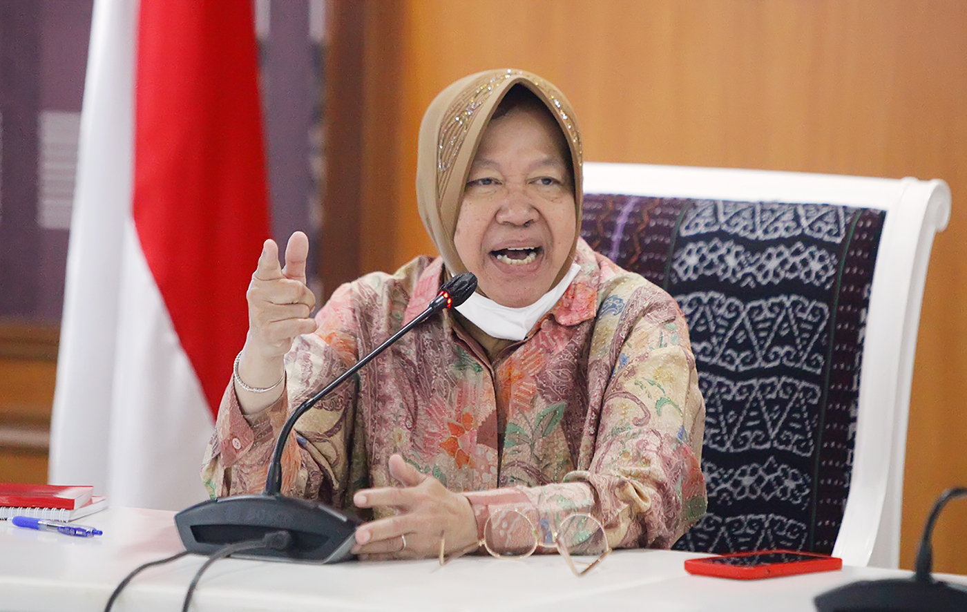 Menteri Sosial Tri Rismaharini saat konferensi terkait penggeledehan gedung Kementerian Sosial oleh KPK di Jakarta, Rabu (24/5/2023). Tri Rismaharini menyatakan tidak mengetahui penggeledahan pada (23/5/2023) yang dilakukan KPK terkait dugaan kasus korups - Image