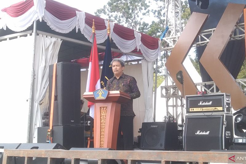 Kepala Kantor Wilayah Kemenkumham Bali Anggiat Napitupulu menyatakan bule perempuan asal Jerman yang telanjang saat pementasan tari di Bali alami depresi akut. - Image