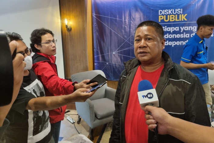 Politikus PDI Perjuangan Waras Wasisto usai acara diskusi di Jakarta, Jumat (26/5). - Image