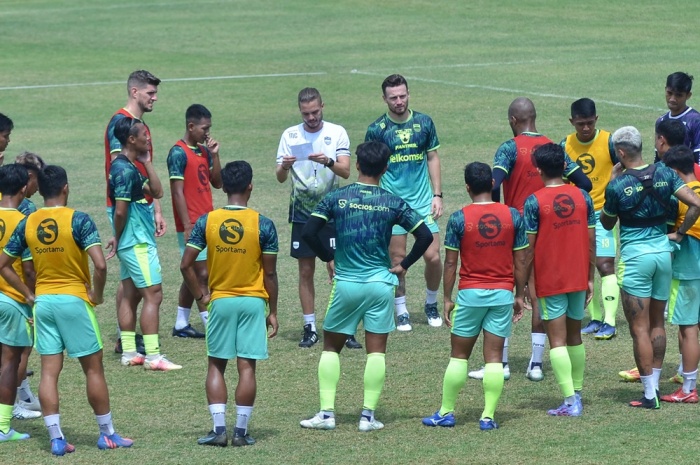 Pemain Persib Bandung hanya memiliki waktu persiapan sekitar sebulan sebelum mengikuti kick-off Liga 1 musim 2023/2024. - Image