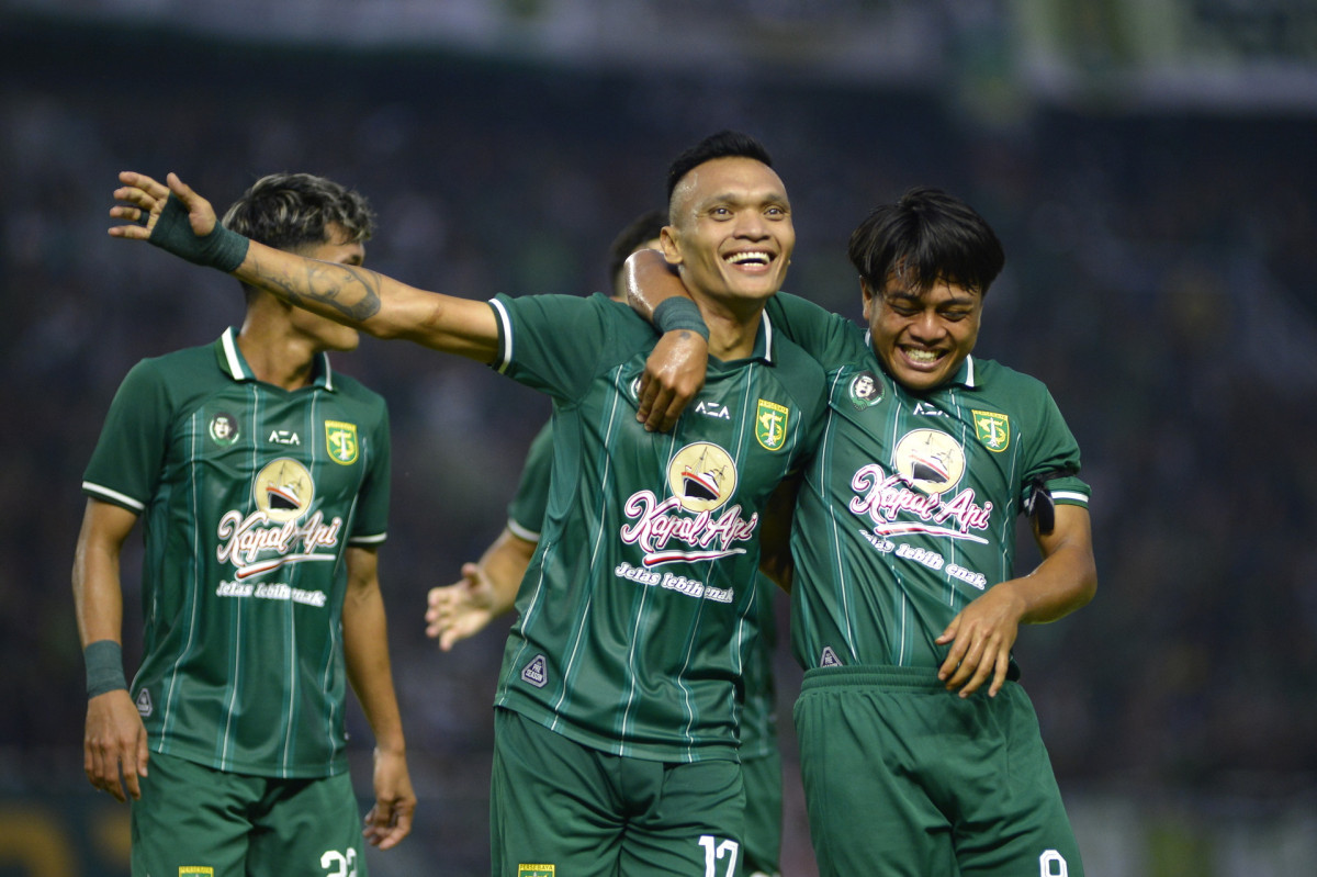 Ferdinand Sinaga mencetak 1 gol bagi Persebaya Surabaya saat menang 3-1 atas Bali United dalam laga bertajuk Surabaya 730 Games, Minggu (28/5). - Image