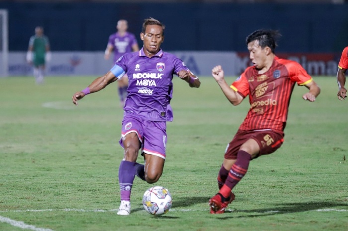 Muhammad Toha (kanan) akan terus menjadi andalan Persita Tangerang setelah mendapat perpanjangan kontrak hingga 2026. - Image