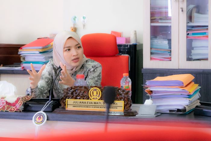 Sekretaris Pansus Perda Inisiatif Pengentasan Kemiskinan DPRD Surabaya Juliana Evawati. - Image