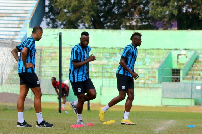 Pemain asing Arema FC terus melakukan persiapan menghadapi kompetisi Liga 1 musim depan. - Image