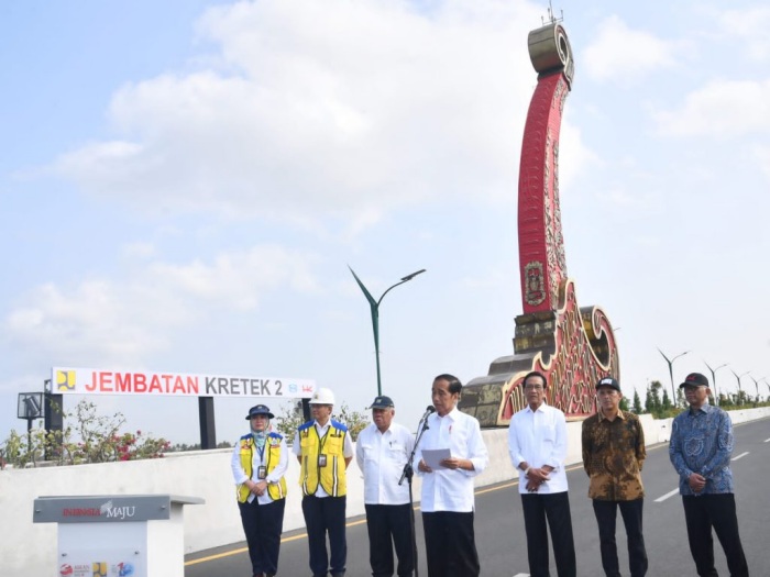 Presiden Joko Widodo resmikan jembatan Kretek. (Dok. Setpres) - Image