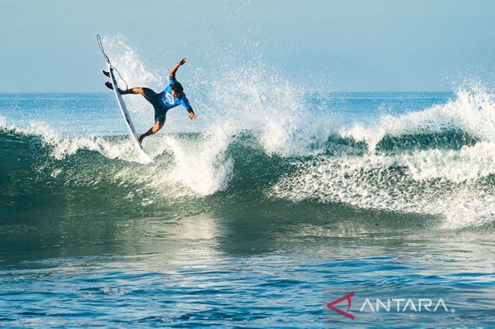 Rio Waida lolos ke putaran ketiga ISA World Surfing Games 2023 di El Salvador usai mencatat poin tertinggi. - Image