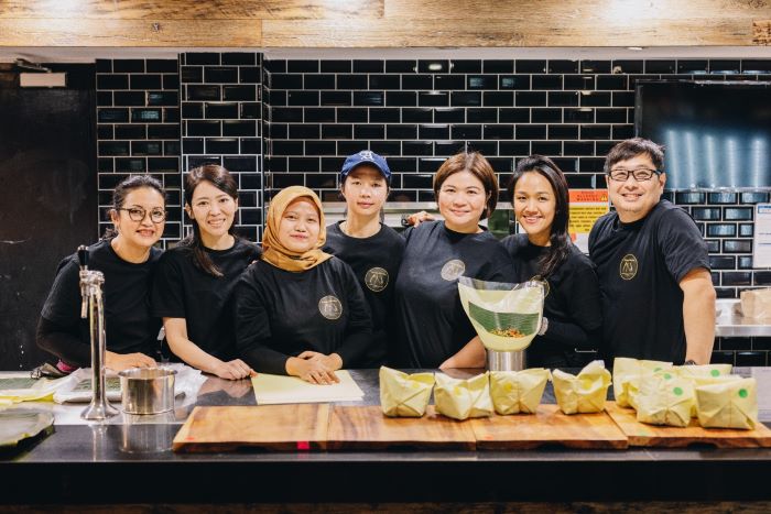 Pasangan Corina-Adrian membuka rumah makan itu bak warteg, Garam Merica, perkenalkan kuliner Nusantara. - Image