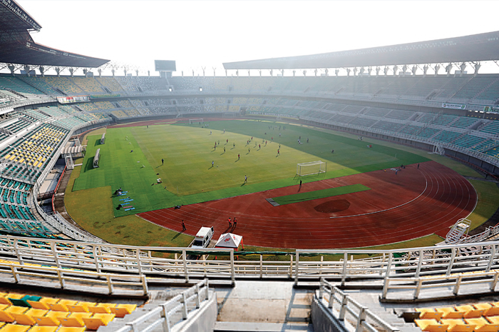 STANDAR INTERNASIONAL: Stadion Gelora Bung Tomo Surabaya siap digunakan untuk menggelar FIFA Matchday antara Timnas Indonesia vs Timnas Palestina pada 14 Juni. - Image