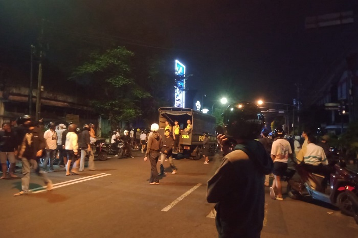 Bentrok antarkelompok di Jogjakarta, Minggu (4/6) petang. - Image