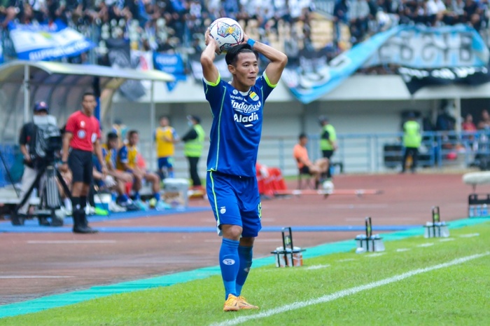 Henhen Herdiana dipinjamkan Persib Bandung ke Dewa United dalam menjalani musim 2023/2024. - Image