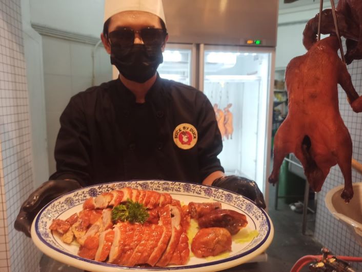 Suck My Duck dengan sajian andalan bebek panggang Kanton yang aromatik dengan bumbu-bumbu spesial. - Image