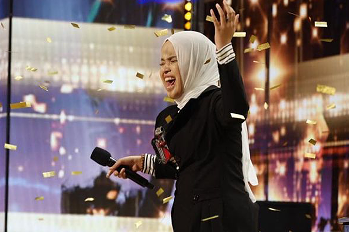 Putri Ariani bersorak kegirangan setelah mendapatkan Golden Buzzer usai bernyanyi di America - Image