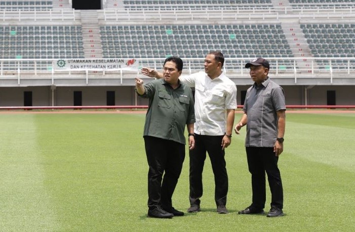 Wali Kota Surabaya Eri Cahyadi (tengah). - Image